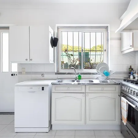Altido Idyllic House With Pool And Garden In Colares *