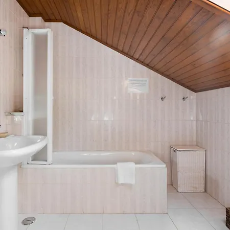Altido Idyllic House With Pool And Garden In Colares *