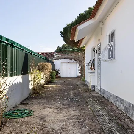 Altido Idyllic House With Pool And Garden In Colares *